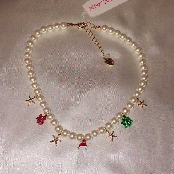 Betsey Johnson Faux Pearl Necklace + Bow, Starfish & Santa Seahorse Charms NWT - Picture 13 of 13